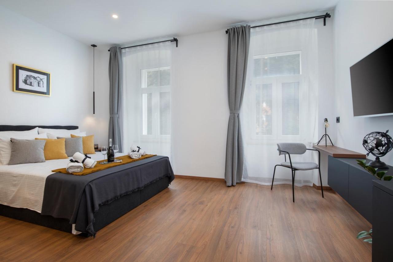 Deluxe Rooms And Apartments Korzo Pula Exteriér fotografie