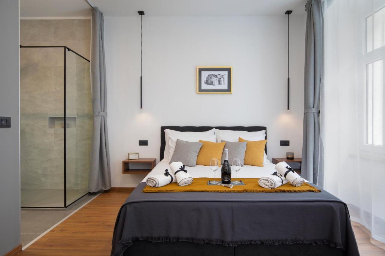 Deluxe Rooms And Apartments Korzo Pula Exteriér fotografie